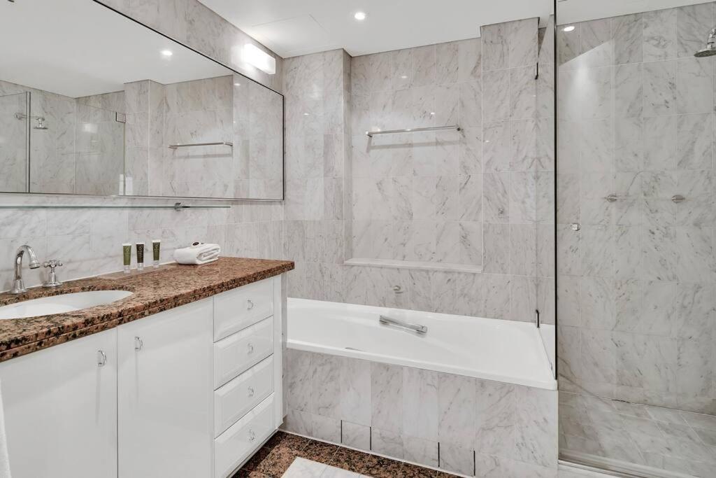 Quality In The Rocks Glo1203 * Sydney